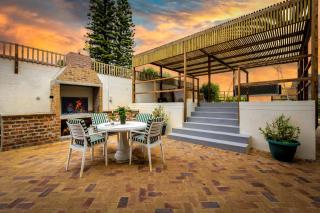Beachfront 3 Bed With Private Parking & BBQ Area - 9