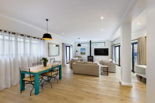 Beachfront 3 Bed With Private Parking & BBQ Area - 8