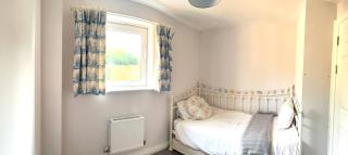 South Wales Coastal Retreat - 4