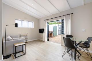 1 Bed 5 Min Walk to Beach With Private BBQ Courtyard - 4