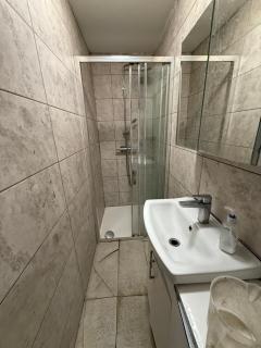 1 bedroom flat in Ilford - Seven Kings - 2
