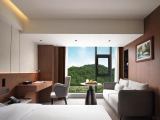 Zhangjiajie SANHE Hotel --Free one way pick up service over 2 night, Free shuttle to east gate of forest park,Free laundry service,Free fresh coffee,English speaking customer service - 2