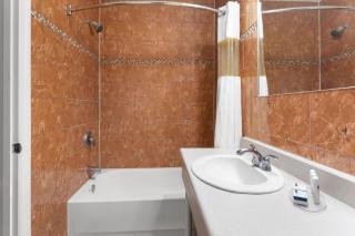 Travelodge by Wyndham Lindsay - 1