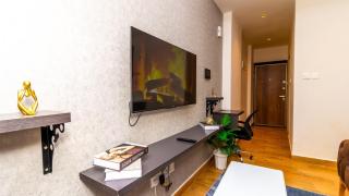 Stylish 1 Bed with pool & gym and scenic NBO Views - 5