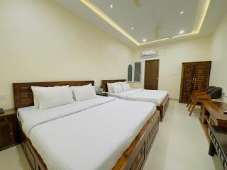 Hotel Jyotirlinga- One Way Drop to Mahakal Temple - 2
