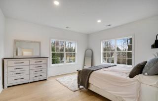 Large Luxury House with Rooftop deck--only 5 min walk to Metro - 4
