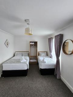 Bright elegant room park view - 7