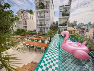 MAJESTIC French Suite-Central District-Skyline Dining Terrace - 5