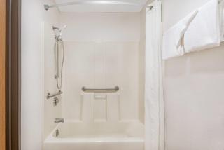 Super 8 by Wyndham Vincennes - Vincennes - 1