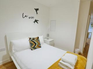 Urban Escape – Walk to University of Salford Pass The Keys - Manchester - 0