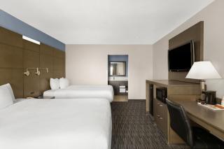 Travelodge Inn & Suites by Wyndham Anaheim on Disneyland Dr - 1
