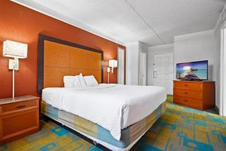 La Quinta Inn by Wyndham Costa Mesa Orange County - Costa Mesa - 1