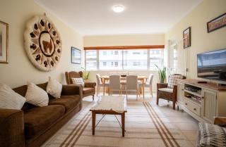 Beautiful mountain view apartment in Sea Point - 0