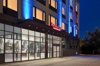 Ramada by Wyndham Brooklyn Empire Blvd - 8