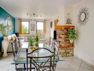 Family Escape with Pool - 1