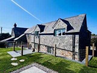 Penheyl, Tregonce near Padstow and Sea - St. Issey - 0