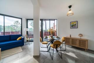 Renovated apartment with balcony and parking - 4