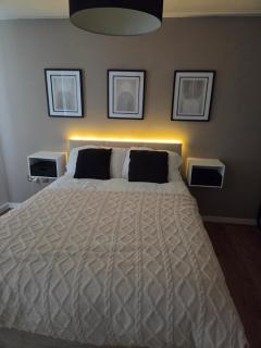 Wolverhampton Apartment with Free Parking 1 minute from the train station - 2