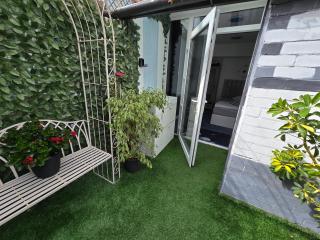 Ensuite room with private entrance and private garden - Blackpool - 6