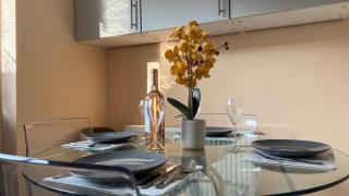 The Belvedere Stay - Free Parking, Spacious Garden, Super King Bed - 6