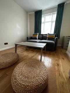 Stylish 1 Bed Flat, sleeps 4, 35 min away from central London - Mitcham - 5