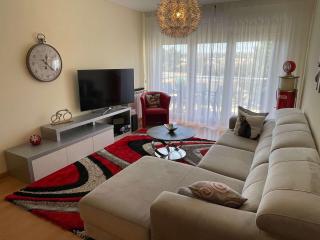 Stylish & Spacious Apartment with Balcony - 1
