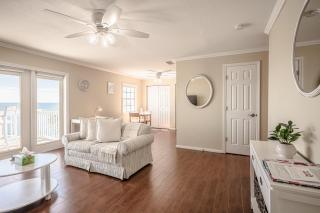 Sunny 1 Br Condo on the Water in St Petersburg, FL - 8