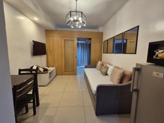 Family Suite with Big Balcony and Pool View - Manila - 0