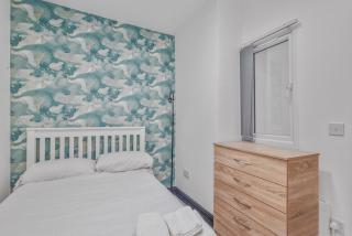 Stylish 2BR Apartment in Sheldon - 4