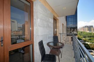 Premium apartment on Byuzand 17 with big balcony - Erevan - 4