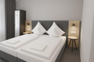 HI Grand City Hotel - 4