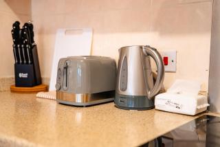 Modern & Central 2 Bedroom Apartment Free Parking - 7