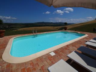 Charming Tuscan Farmhouse - 3