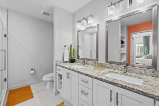 Wild & Chic Suite - Walk to Broadway-Rooftop Pool! - 7