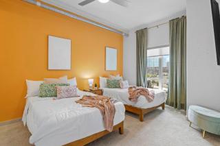 Wild & Chic Suite - Walk to Broadway-Rooftop Pool! - 8