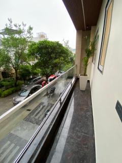 Let'stay- DLF Phase 1 Gurugram - 2