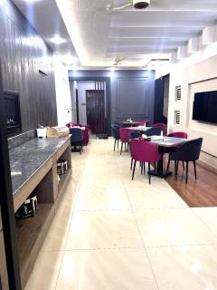 Holiday One Hotel & Suites - 4
