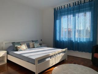 OASIS -10 min Walk to center- 2 bedrooms -Free parking-Bike storage - 8