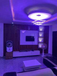 Cee&Tee IBADAN AKOBO 1BR or 2BR -247 Electricity-Solar Inverter AC in Bedrooms - Ibadan - 0