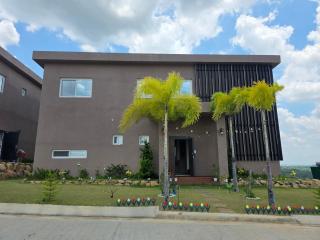 Empire pool villa - - 0