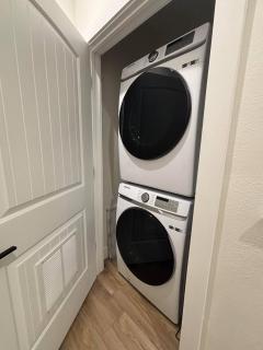 The Bayou Bungalow- 5 mins to downtown, 10 to NRG, Sleeps 12, Amazing backyard! - 8
