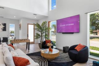 Luxury Getaway Near AT&T Stadium - 4BR Entire House-Hot Tub & Arcade - 3