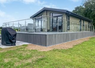 Lakeside Luxury Lodges - 5