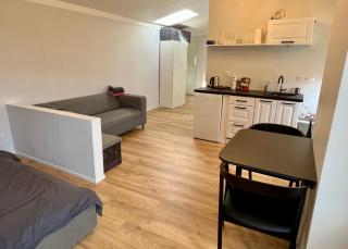 Old Town Quiet Rooftop Studio Apartment - 9