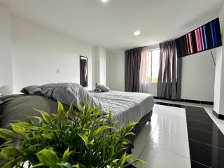 Amplio Apto familiar con AC en La Orquídea - 5