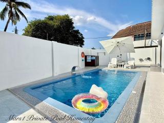 Mars1 Private Pool Homestay - 8
