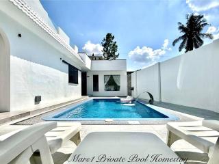 Mars1 Private Pool Homestay - 7