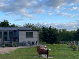POPPY LUXURY LODGE Sleeps 8 at Fairview farm Ravenshead Nottingham Near Sherwood Forest, Dog Friendly, Farm Stay Great for Wedding Groups,Families,Hen Do,Friends Gathering,Amazing Views - Blidworth - 6