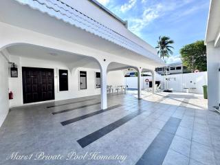 Mars1 Private Pool Homestay - 1