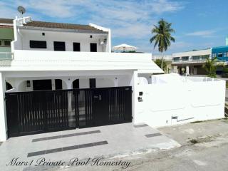 Mars1 Private Pool Homestay - 2